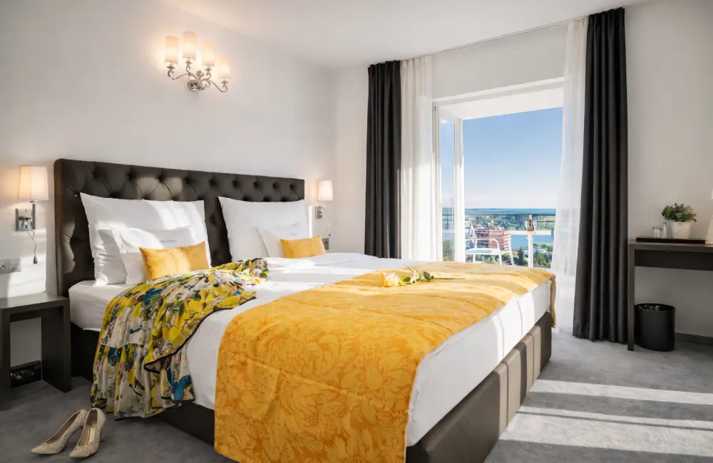 Superior room with bathtub in the room, Villa Bellevue Portorož