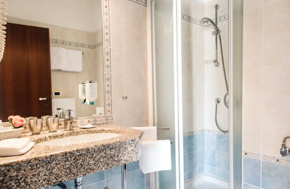 Botticelli apartment queen bed with draped canopy, Villa Bellevue Portorož