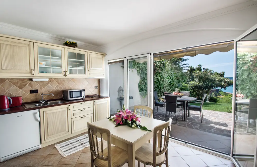 Mozart apartment private terrace with garden and sea view