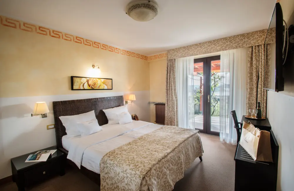 Bedroom in Kongo apartment with double bed, Villa Bellevue Portorož