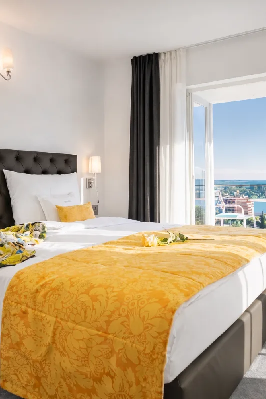 Superior room with bathtub in the room, Villa Bellevue Portorož